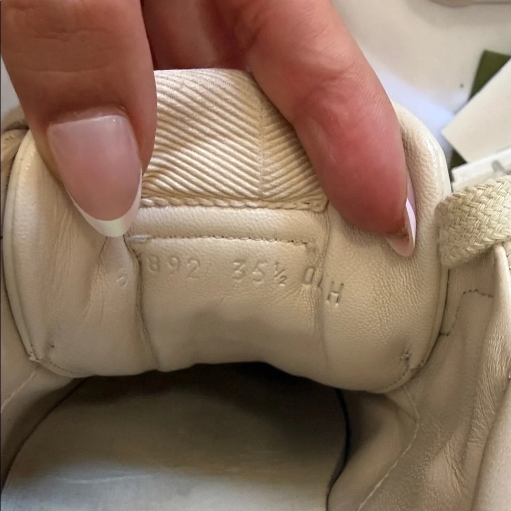 Gucci
Rhyton Gucci Logo Leather Sneaker - Picture 10 of 10